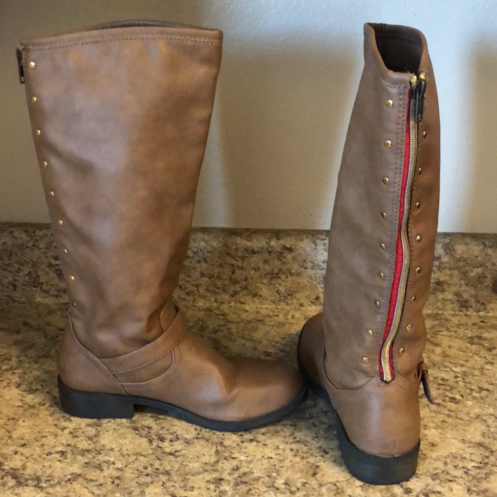 Girls tall tan boots with zippers and buckle